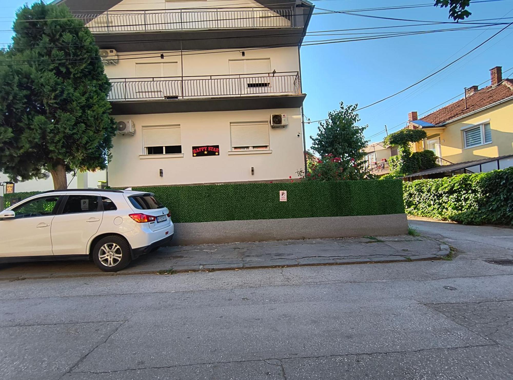 Happy Star Apartment Nis Exterior photo